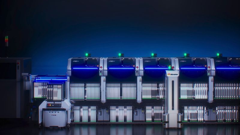 Fuji präsentiert auf der Productronica Komponenten einer Smart Factory für die SMT- und THT-Bestückung.(Bild:  Fuji)