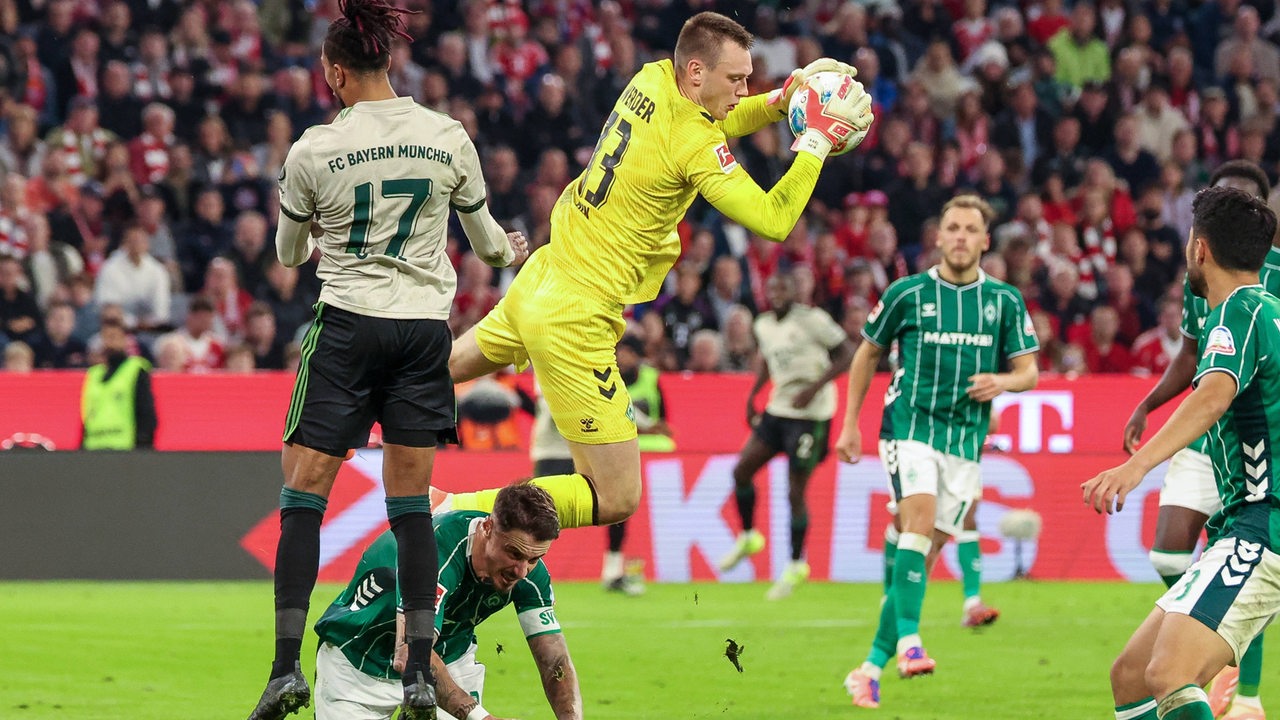 "Bewahrte uns vor Schlimmerem": Torwart Hein meistert Werder-Debüt