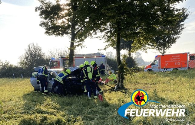 FW-MG: Auffahrunfall zwischen LKW und Transporter