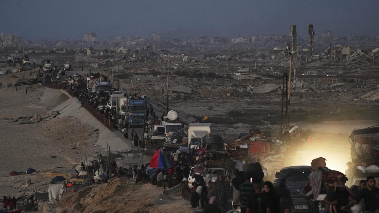 Krieg in Nahost: Flucht im Schritttempo, große Angst um Geiseln
