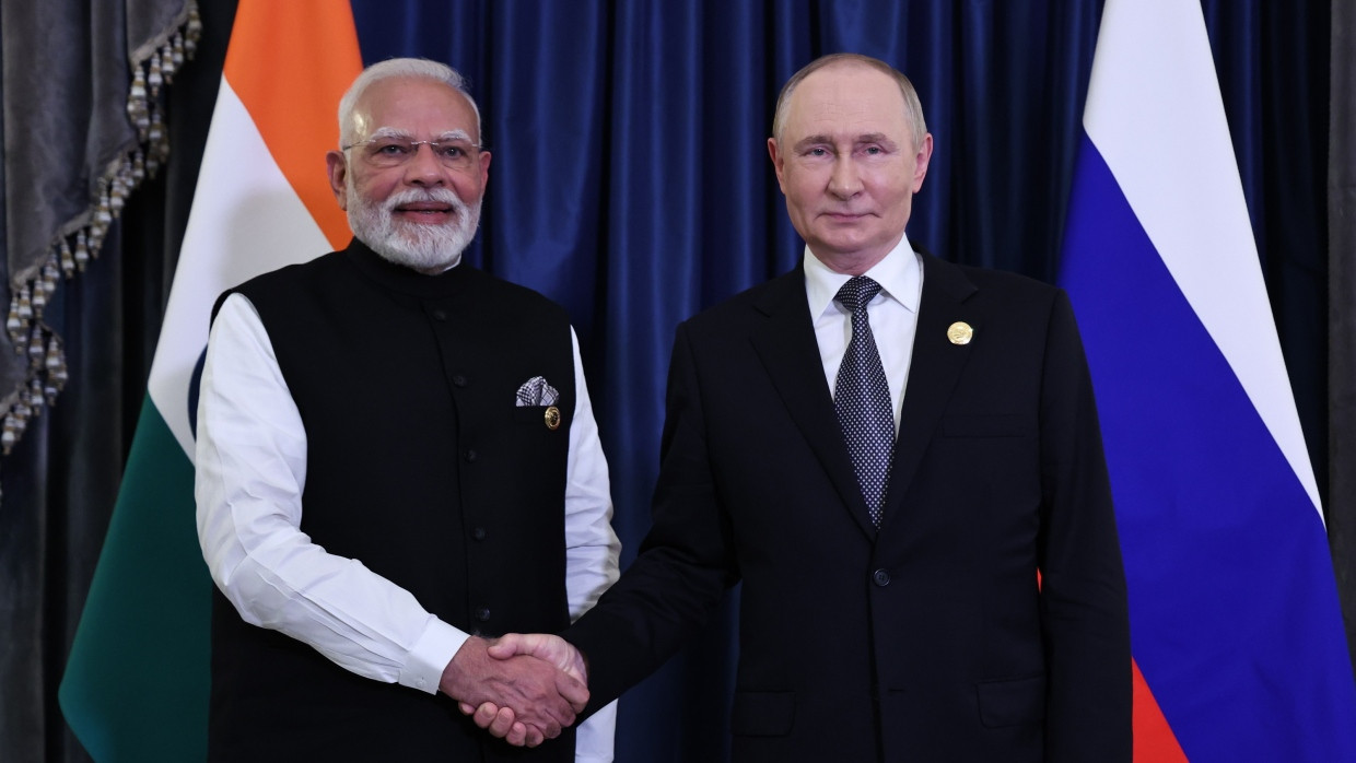 Händeschütteln als wäre nichts: Der indische Premierminister Narendra Modi und der russische Präsident Vladimir Putin bei dem Treffen der Shanghaier Organisation für Zusammenarbeit.