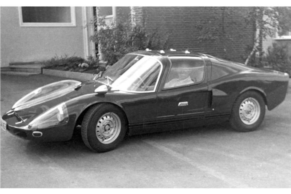 historisches Schwarzweißfoto: Sportcoupé Gepard I von der Seite