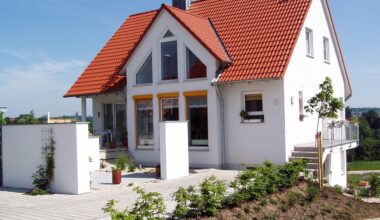 Gegen Grundstück in Radebeul gefahren: Fassade kaputt