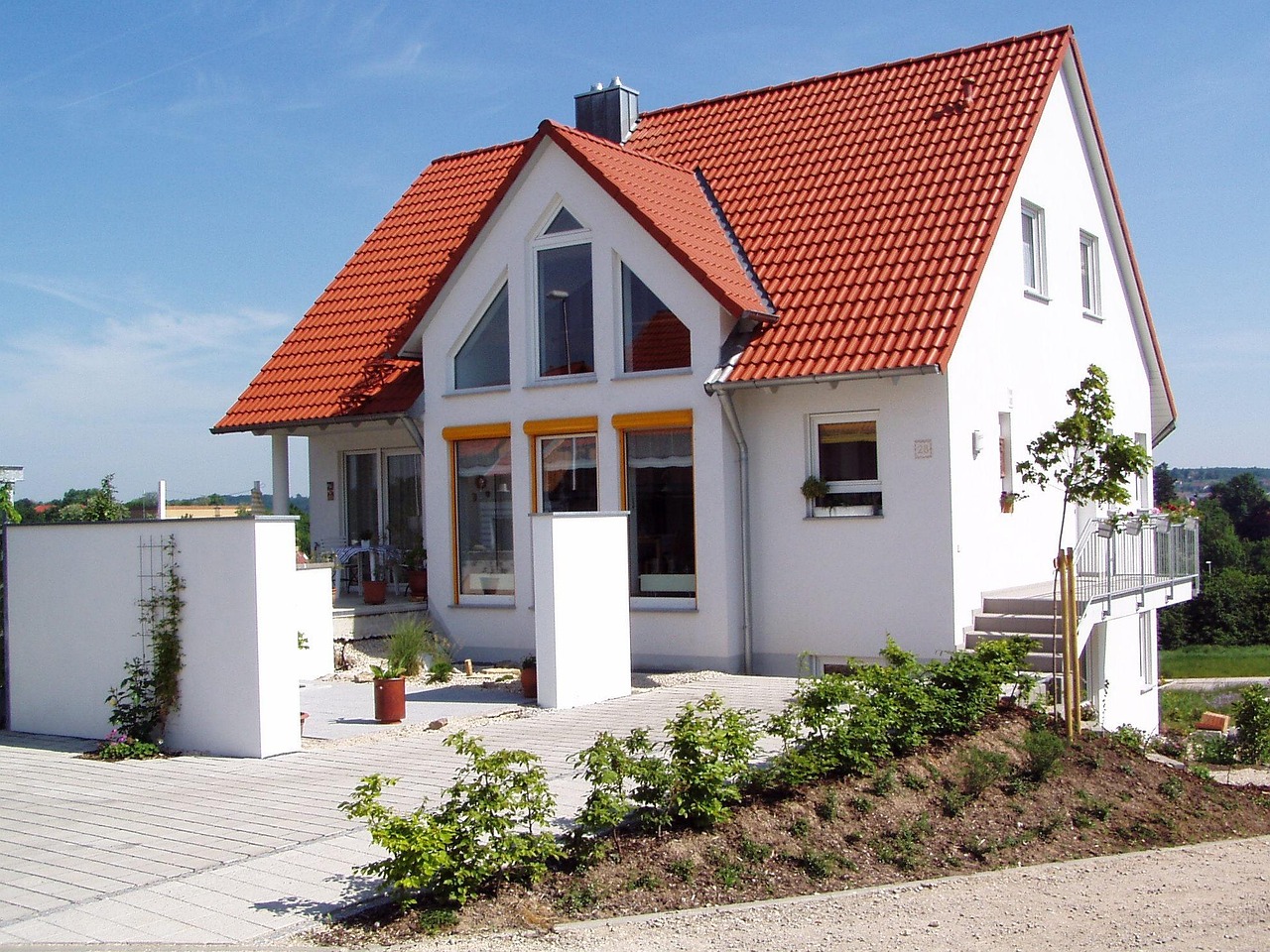 Gegen Grundstück in Radebeul gefahren: Fassade kaputt
