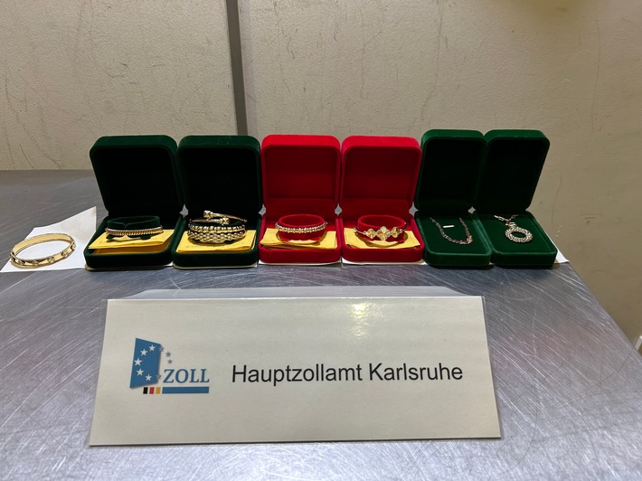 HZA-KA: Glänzende Entdeckung im Handgepäck - Goldschmuggel am Flughafen vereitelt