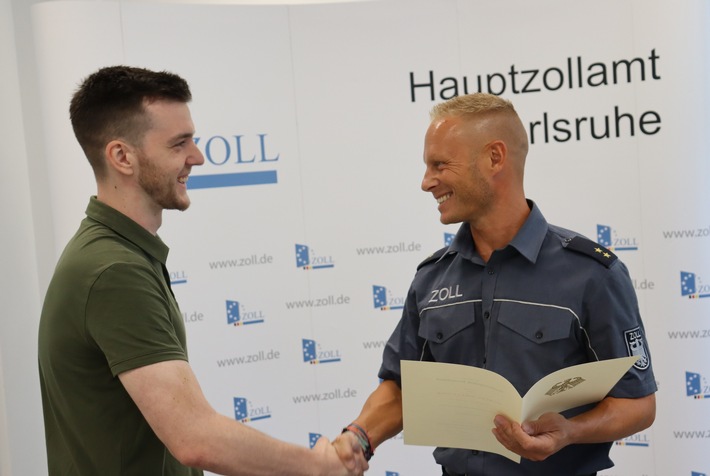 HZA-KA: Start ins Berufsleben beim Zoll/ Über 1.700 Nachwuchskräfte beginnen Ausbildung und Studium beim Zoll