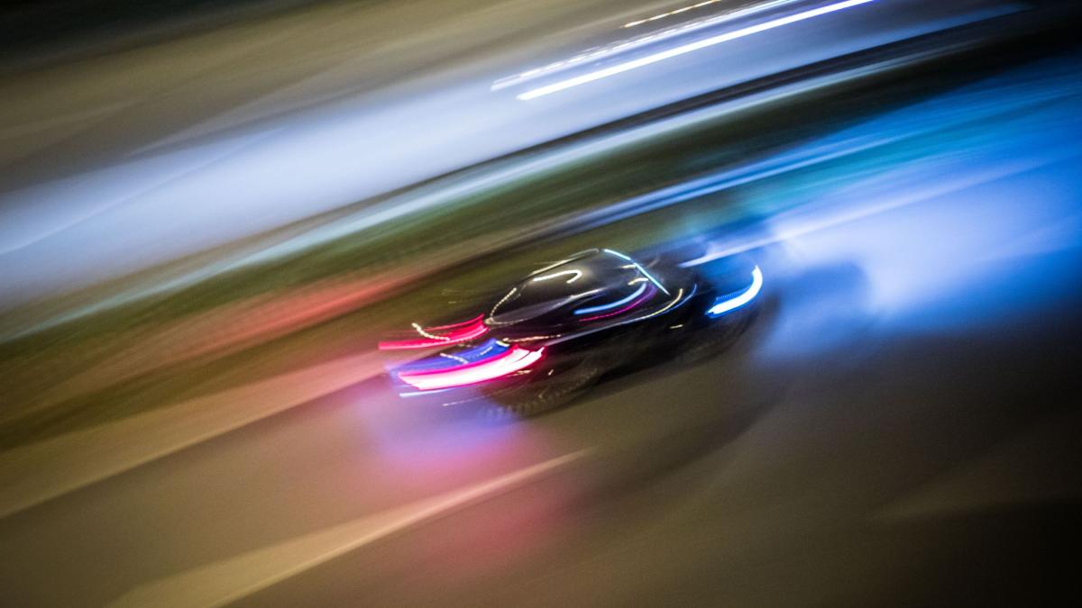 Illegales Rennen? Polizei ermittelt nach Unfall mit zwei Verletzten