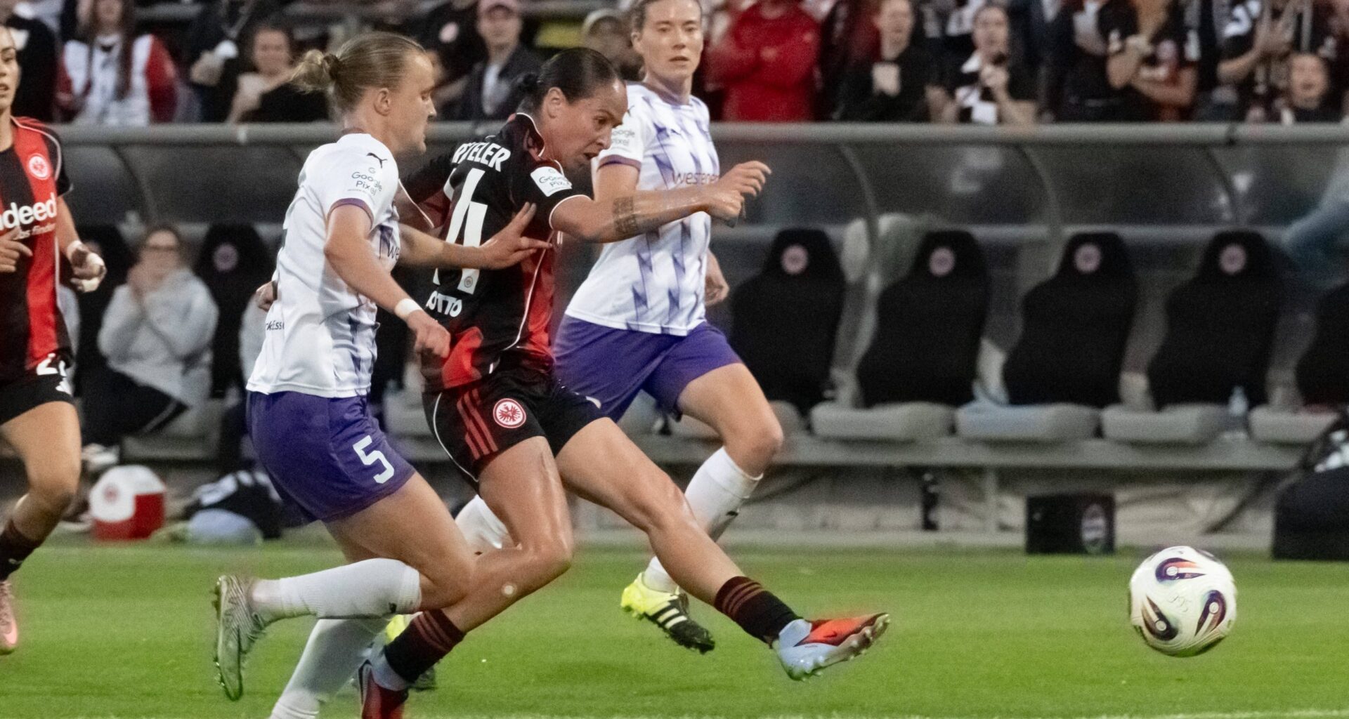 Überzeugender Liga-Auftakt: Frankfurt-Frauen schlagen Essen mit 5:0
