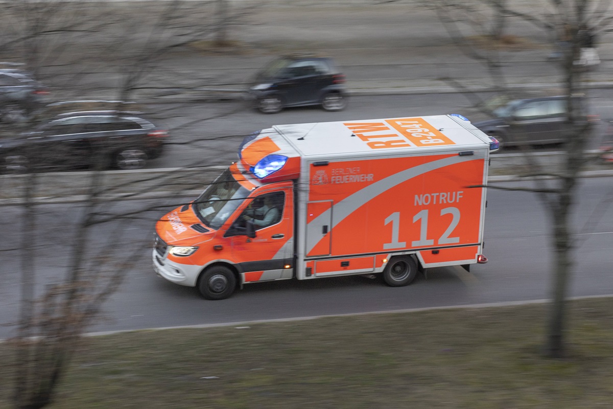 Nach Crash in Berlin - Motorradfahrerin (64) erliegt ihren Verletzungen