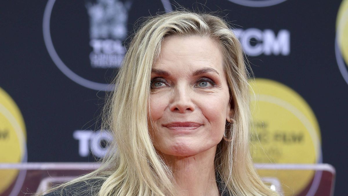 Neue Prioritäten im Leben: Michelle Pfeiffer ist zum ersten Mal Großmutter geworden