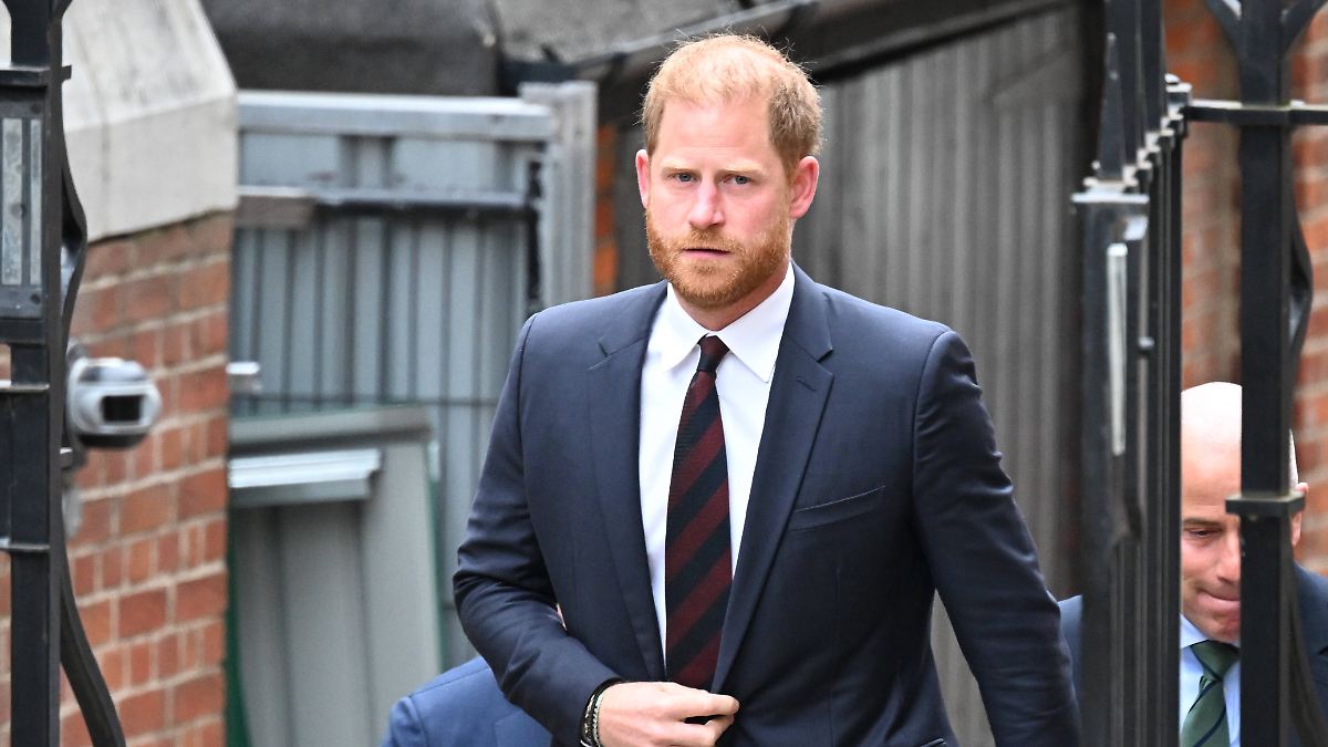 Blumen für die Queen: Prinz Harry nutzt Englandbesuch für privates Gedenken
