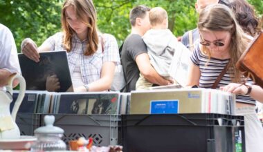 Vor dem Flohmarkt in Braunschweig gab es einen ziemlichen Andrang. (Symbolbild)