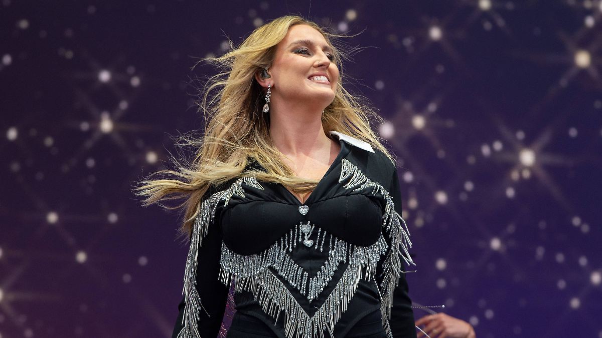 Sängerin hatte zwei Fehlgeburten: Perrie Edwards verkündet erneute Schwangerschaft