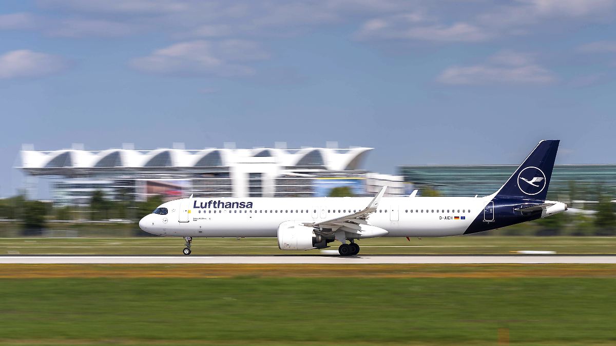 Piloten stimmen für Urabstimmung: Lufthansa hält an Verhandlungen fest - trotz drohendem Streik