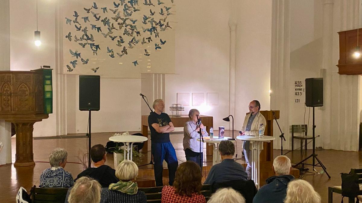 „Literatur unter Bäumen“ muss in die Kirche ausweichen
