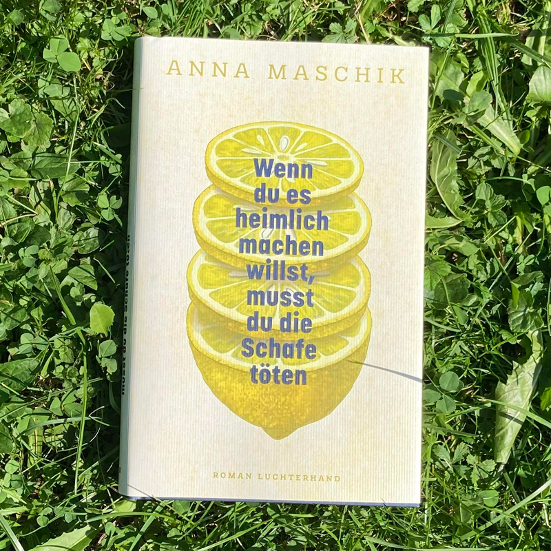 Buchcover mit in Scheiben geschnittener Zitrone