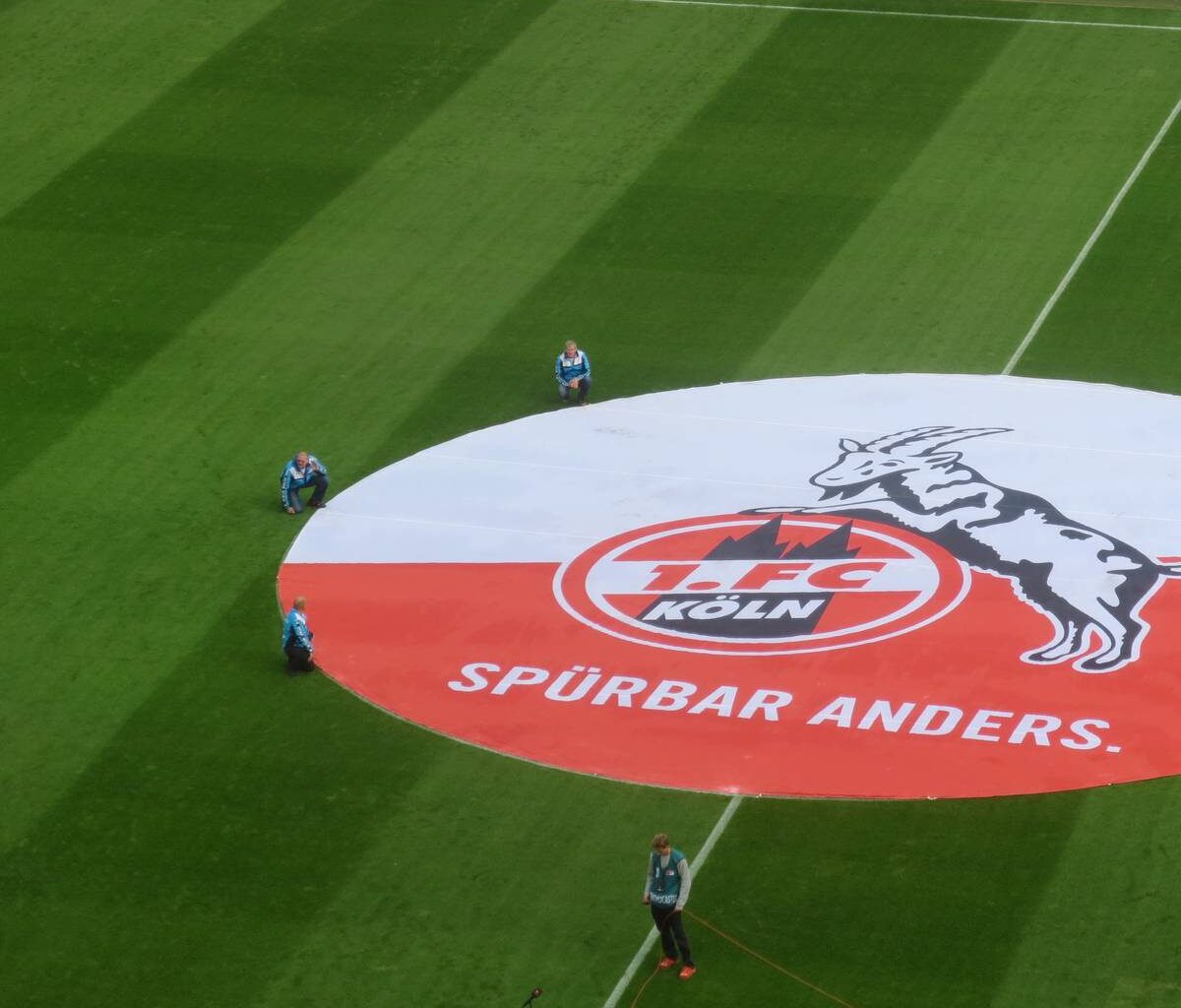 1. FC Köln mit neuem Vorstand gegen den VFB Stuttgart