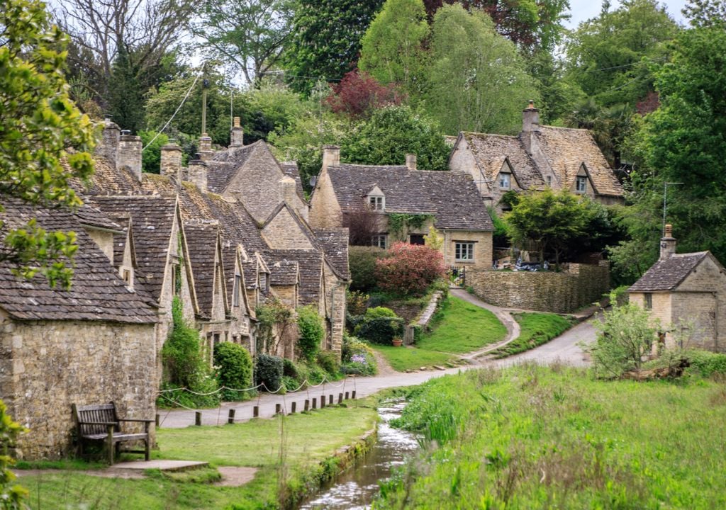 In einer neuen Forbes-Rangliste der schönsten Dörfer der Welt dominiert Europa die Liste, wobei Bibury in England den ersten Platz belegt.