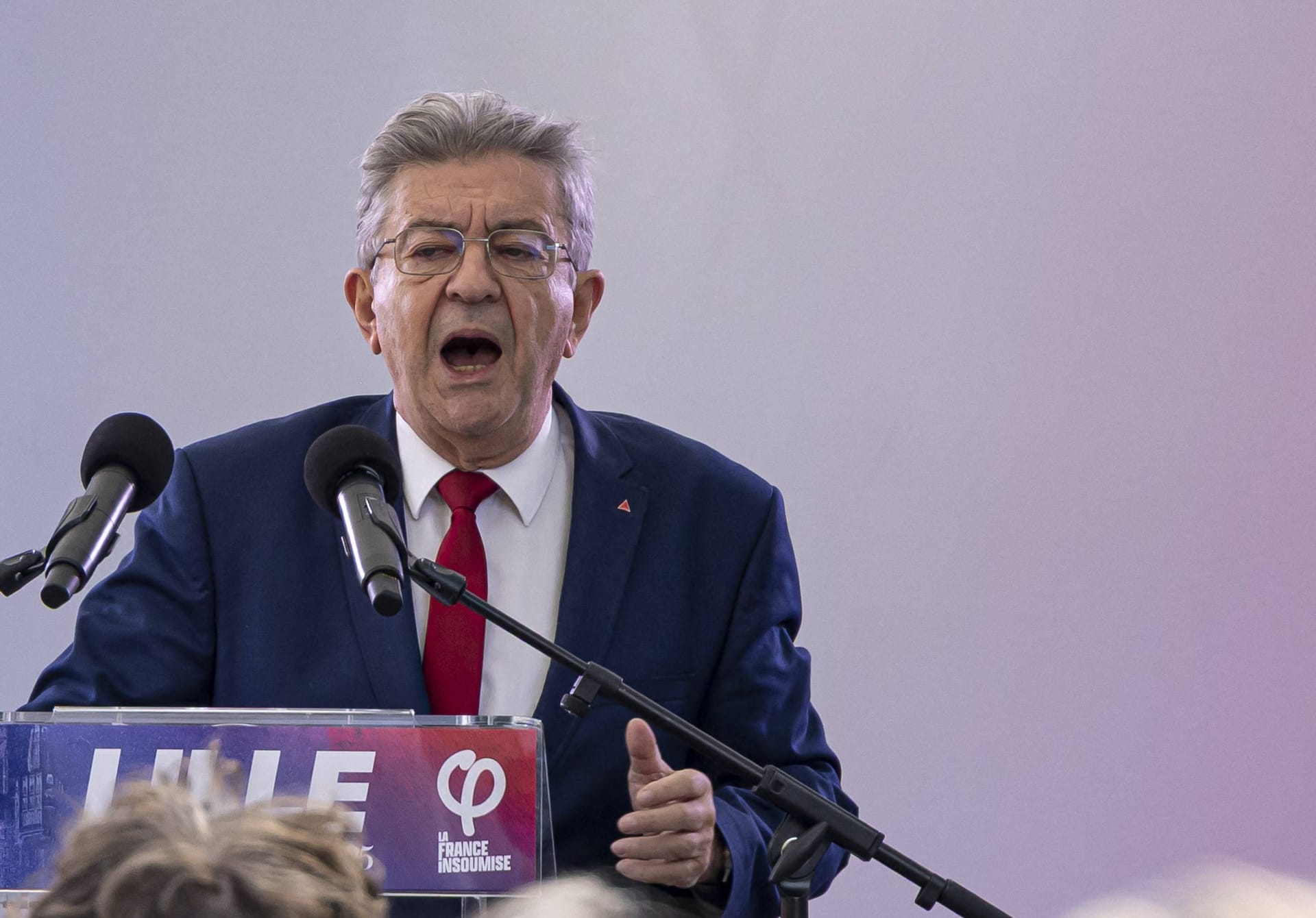 Jean-Luc Mélenchon attackiert Frankreichs Mitte von links.