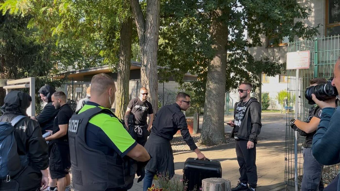Kameraden entlassen Berliner Neonazi Julian M. in die Haft