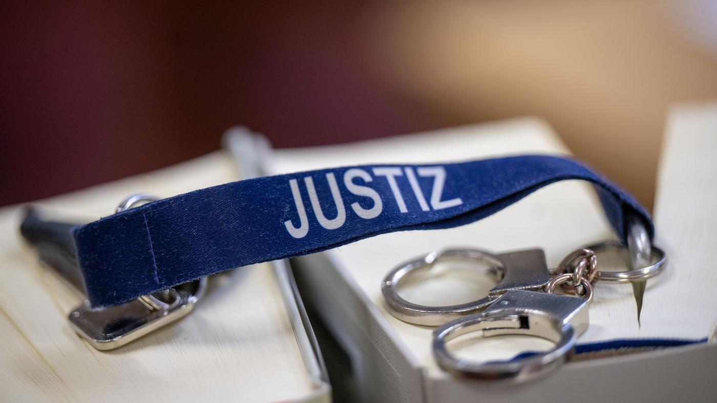 24-Jähriger riss Autofahrer teure Uhr vom Handgelenk