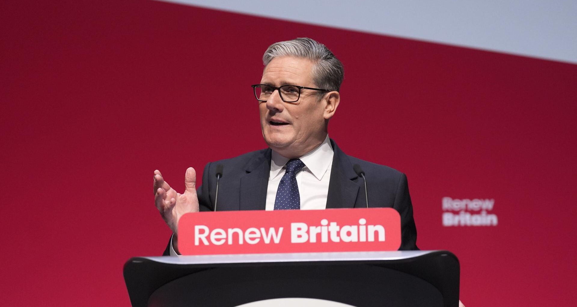 Der britische Premierminister Keir Starmer spricht auf dem Labour-Parteitag in Liverpool