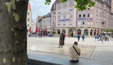 Unbekannter bestiehlt 30-Jährigen am Königsplatz