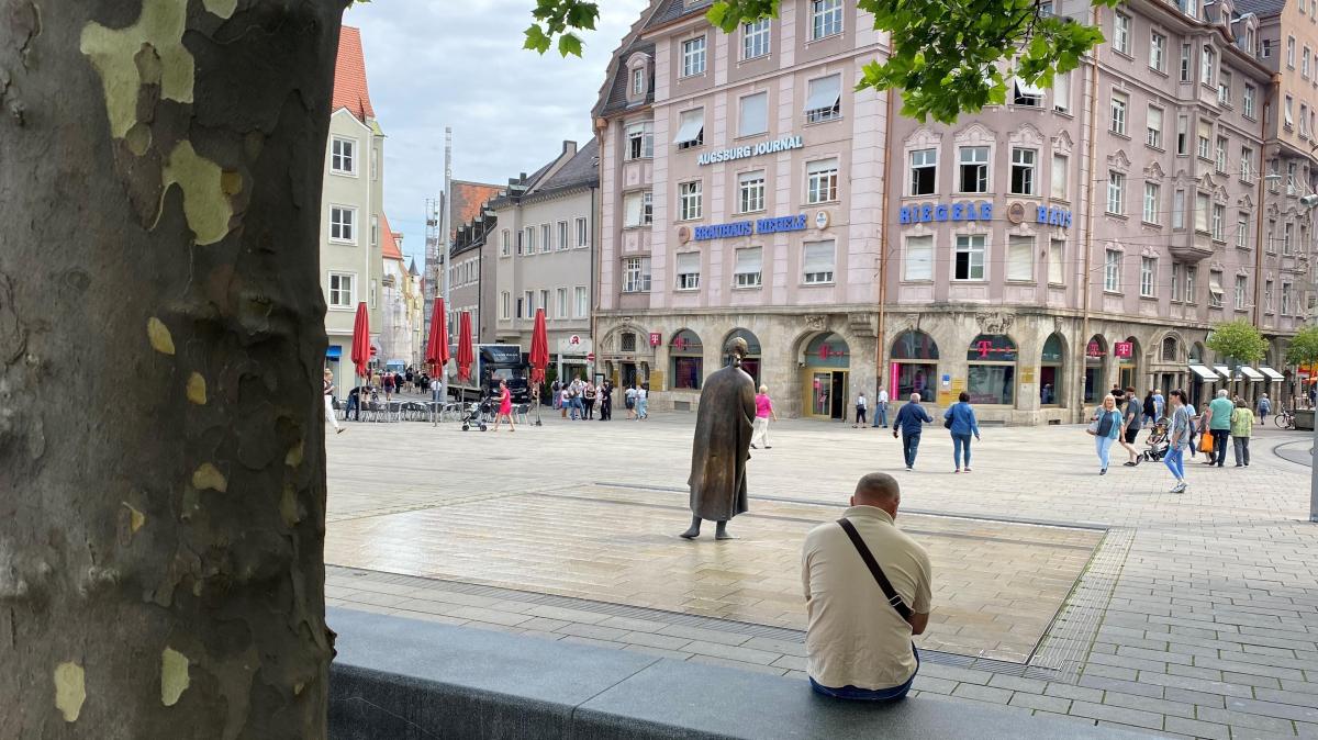 Unbekannter bestiehlt 30-Jährigen am Königsplatz