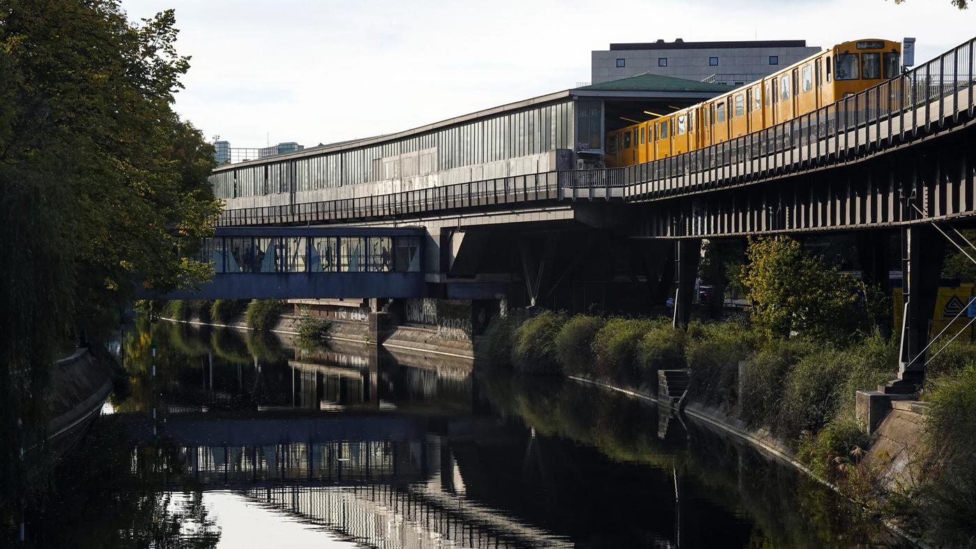 Person in Berlin-Kreuzberg aus Landwehrkanal gerettet
