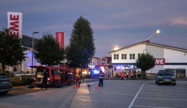 Einsatzkräfte am Supermarkt in Lauchringen