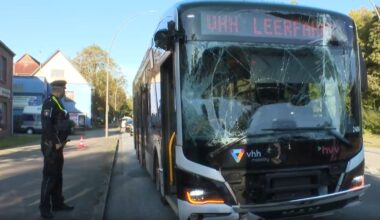 Mehrere Schwerverletzte in Hamburg: Geblendeter Busfahrer kracht in anderen Linienbus