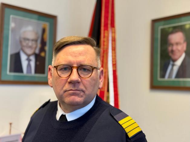 Kapitän zur See Kurt Leonards, Chef des Landeskommandos der Bundeswehr in Hamburg.
