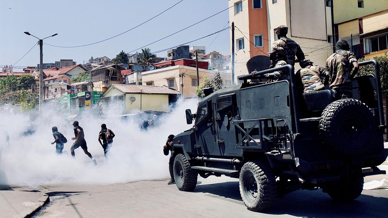 Madagaskars Regierung muss nach gewalttätigen Protesten gehen