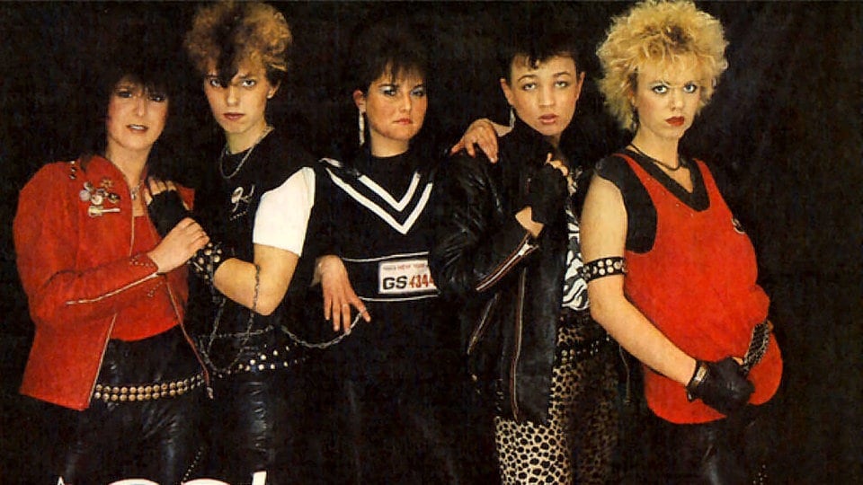 Die erste Mädchenrockband der DDR: Von der Haltestelle in Dresden zum Großkonzert in Ungarn