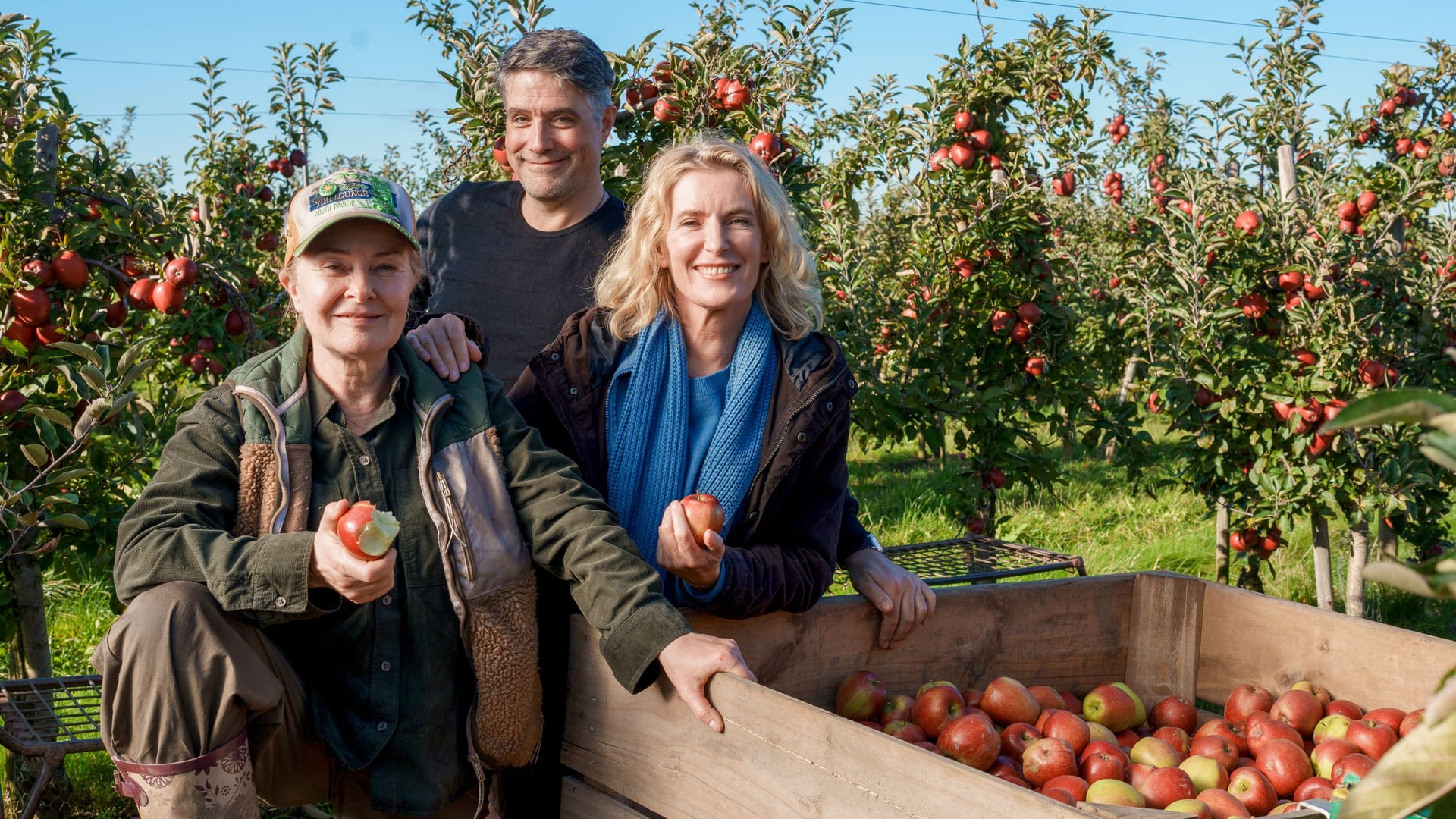 Marlies Feldhusen (Lina Wendel), Johannes Naber, Charlotte Lindholm (Maria Furtwängler) beim Dreh: Die Folge "Letzte Ernte" soll noch 2025 ausgestrahlt werden.