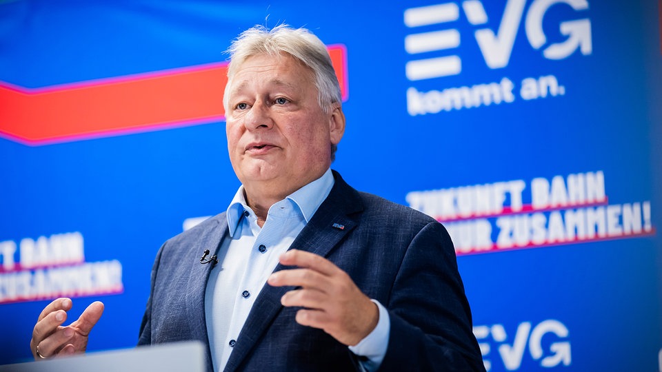 EVG-Chef Burkert im Interview der Woche: "Evelyn Palla ist ein großer Gewinn für die Bahn"