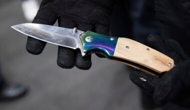 Schläge und Messerstiche: Anklage wegen Raub in Dresdner Neustadt