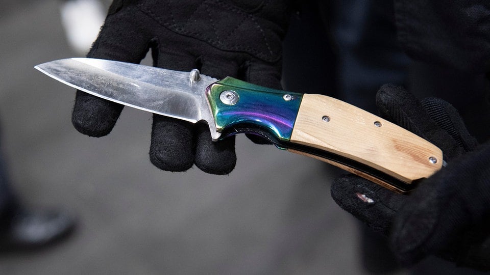 Schläge und Messerstiche: Anklage wegen Raub in Dresdner Neustadt