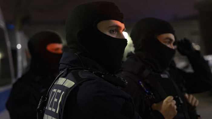 Gewalt in der Region Stuttgart: Schüsse-Banden: Mitglied verkauft Pistole an Polizisten