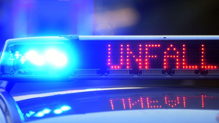 Längere Staus erwartet: Gefahrstoff läuft nach Lkw-Unfall aus – A6 bei Nürnberg voll gesperrt