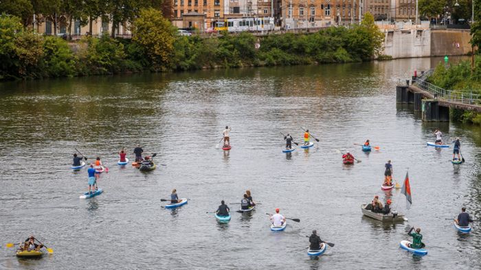 Stuttgarter Verein „Neckarinsel“: „Wir wollen das Bade-Verbot kippen“ – mit Schlauchboot und SUP über den Neckar