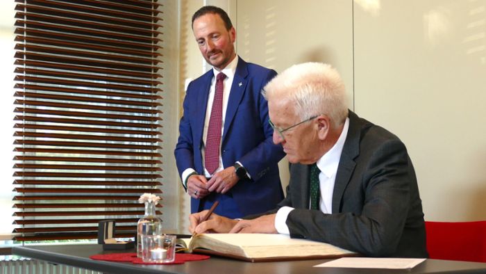 Eintrag ins Goldene Buch der Stadt: Kretschmann in Filderstadt: „Stadt ist mehr ist als die Summe ihrer Teile“