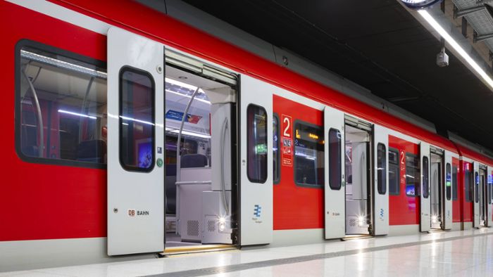 S-Bahnstation Schwabstraße: Verspätungen auf allen Linien – Passagier muss medizinisch versorgt werden S-Bahnstation Schwabstraße: Verspätungen auf allen Linien – Passagier muss medizinisch versorgt werden
