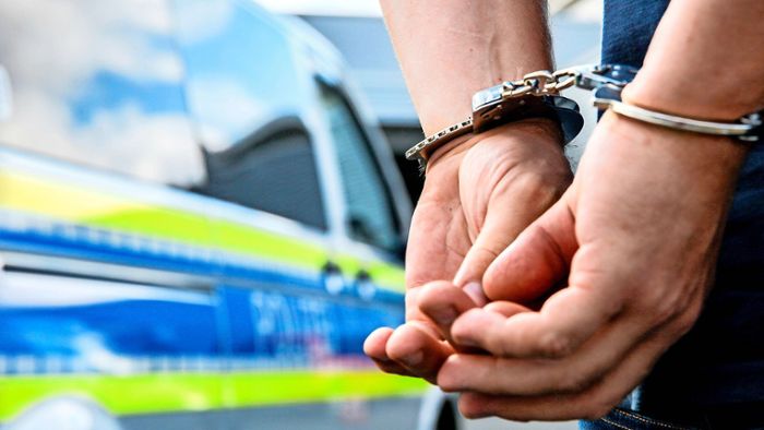 200.000 Schaden: Brandstiftung in Karlsruhe: 30-Jähriger nach Feuer in Scheune festgenommen