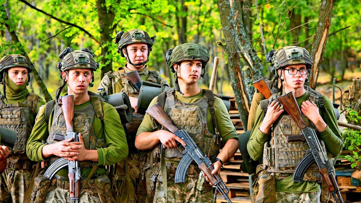 Junge Ukrainer im Krieg: Auf die Teenager wartet die Front