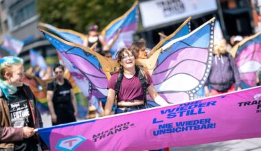 Trans Pride in Stuttgart: Hunderte kämpfen für queere und trans Rechte – politische Entwicklung „schürt Ängste“