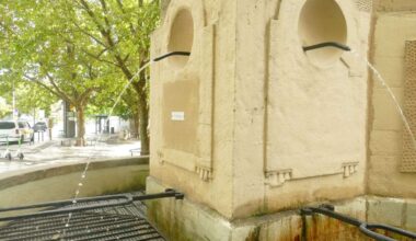 Stuttgart hat neuen Trinkbrunnen: Nach 20 Jahren: Historischer Brunnen am Schlossplatz sprudelt wieder