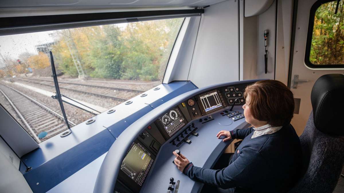 Personalnot im Nahverkehr Stuttgart: Immer mehr Quereinsteiger werden Lokführer - Startseite