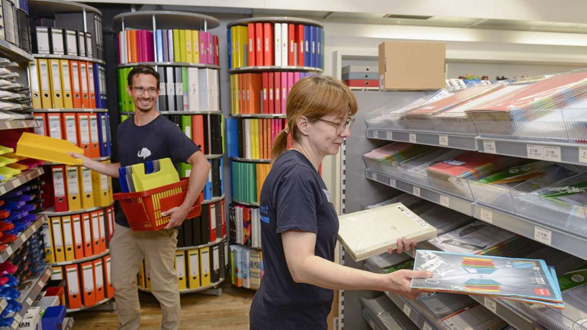 Stuttgarter Schreibwarenhändler: Service zum Schulstart: Liste einschicken und Material abholen
