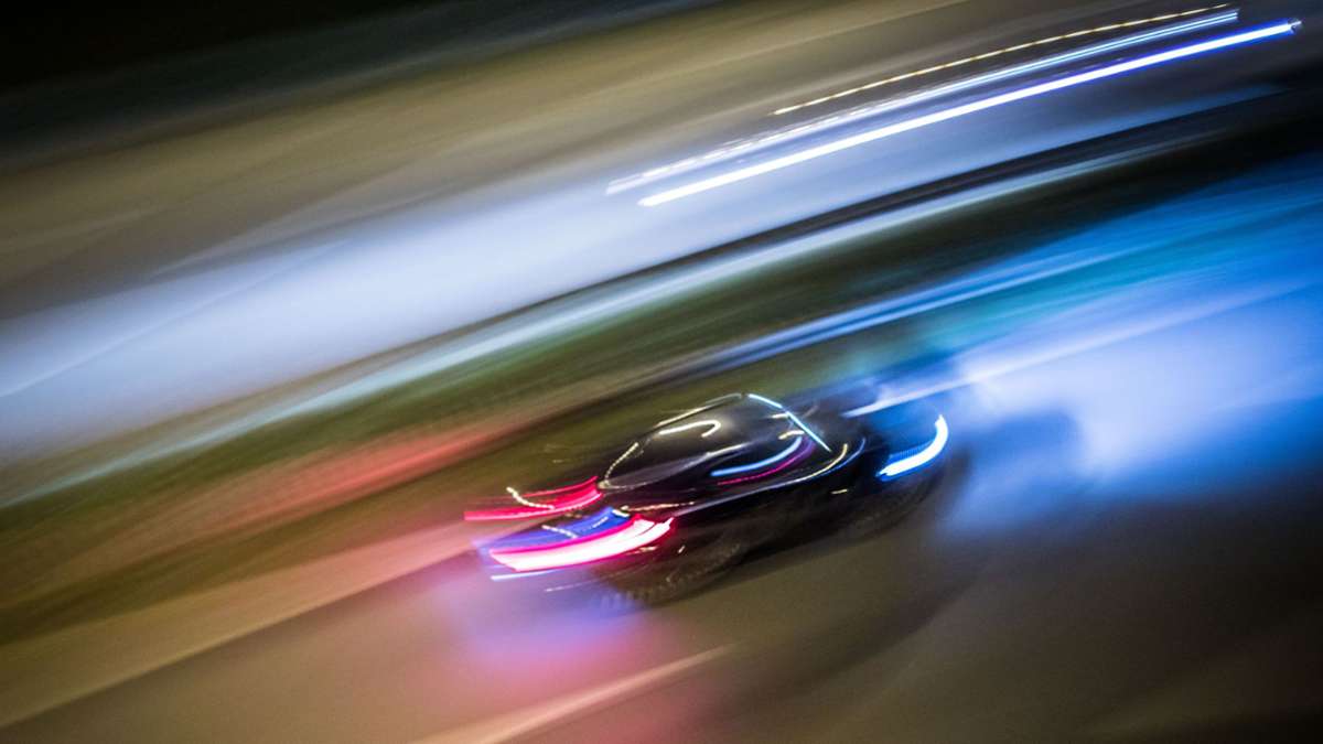 Vorfall in Stuttgart-Feuerbach: Illegales Autorennen in Stuttgart? Polizei kontrolliert Raser – Zeugen gesucht - Stuttgart